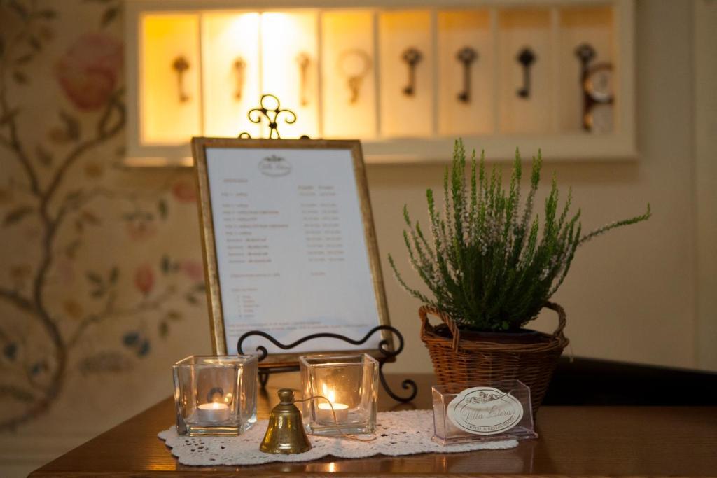 艾斯特拉别墅餐厅酒店 Michałowice 外观 照片