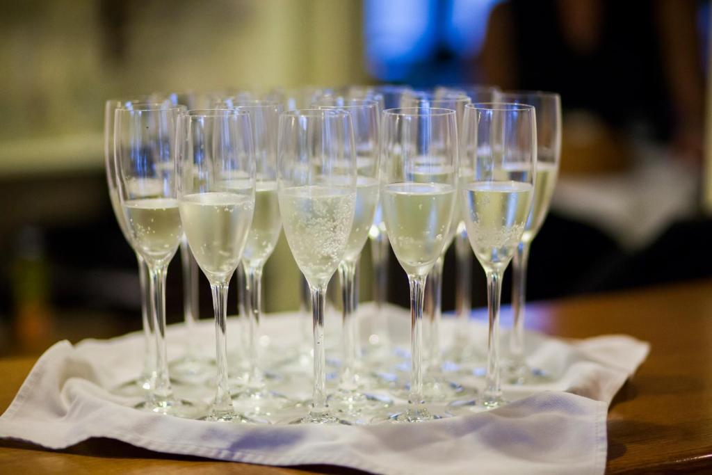艾斯特拉别墅餐厅酒店 Michałowice 外观 照片