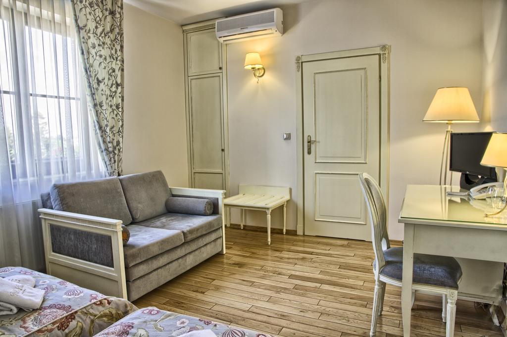 艾斯特拉别墅餐厅酒店 Michałowice 外观 照片
